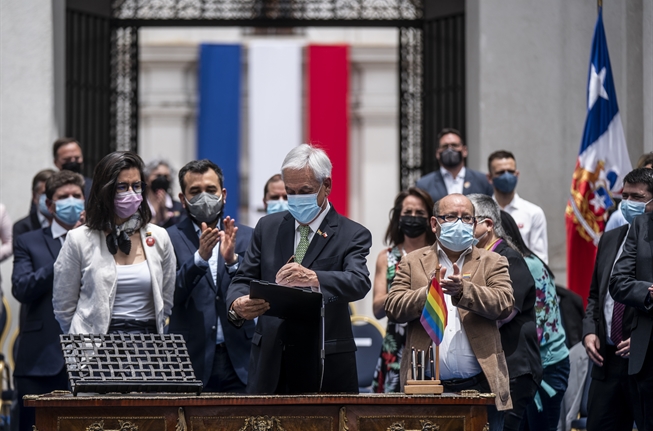 Presidente Pi Era Promulga Ley De Matrimonio Igualitario La Libertad