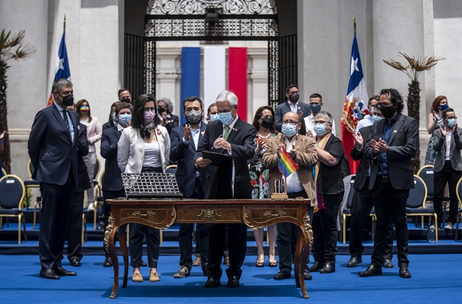 Presidente Pi Era Promulga Ley De Matrimonio Igualitario La Libertad