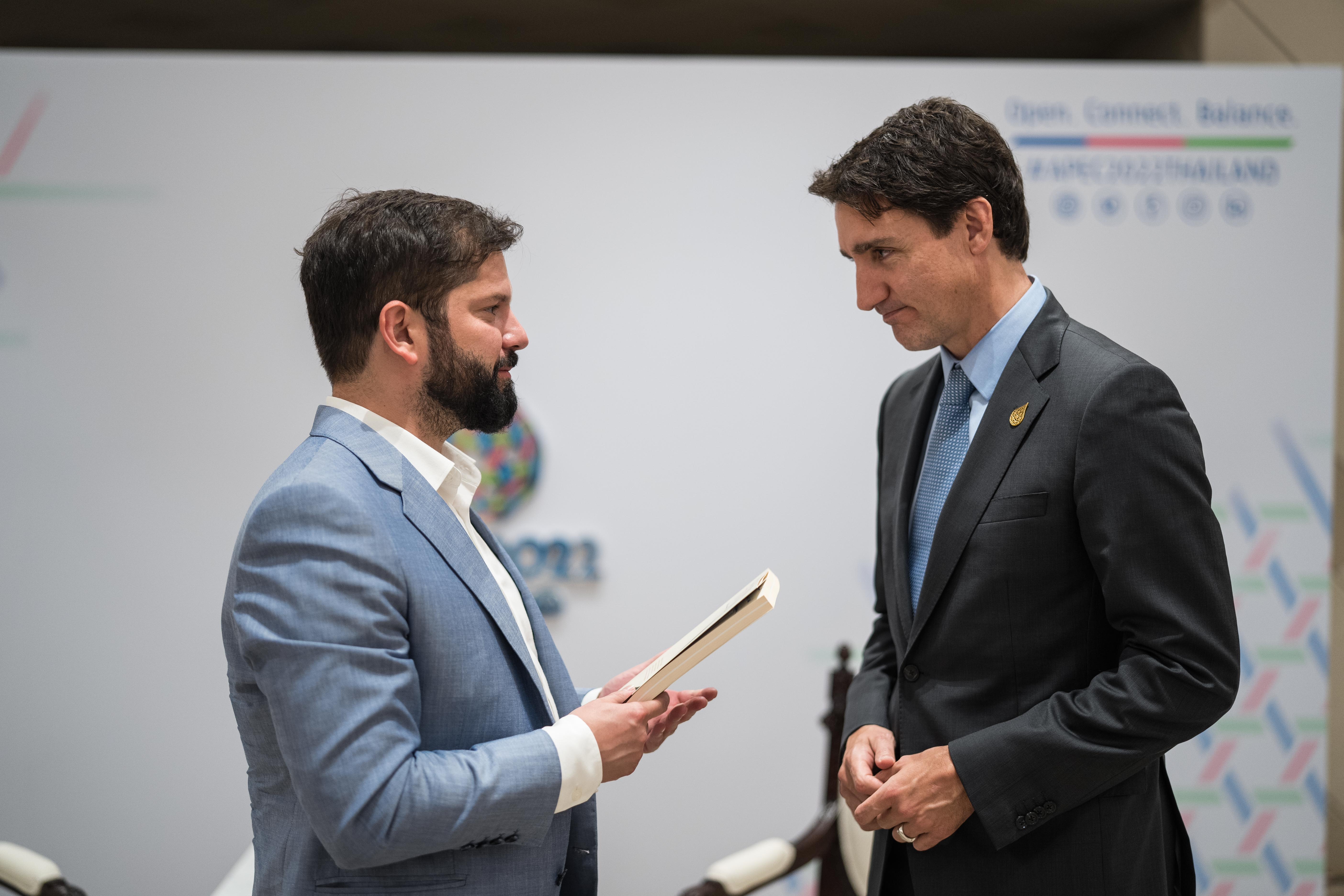 Presidente de la República Gabriel Boric Font sostiene reunión