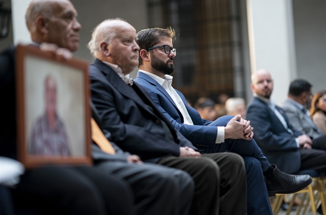 El Presidente De La Rep Blica Gabriel Boric Font Junto A La Ministra