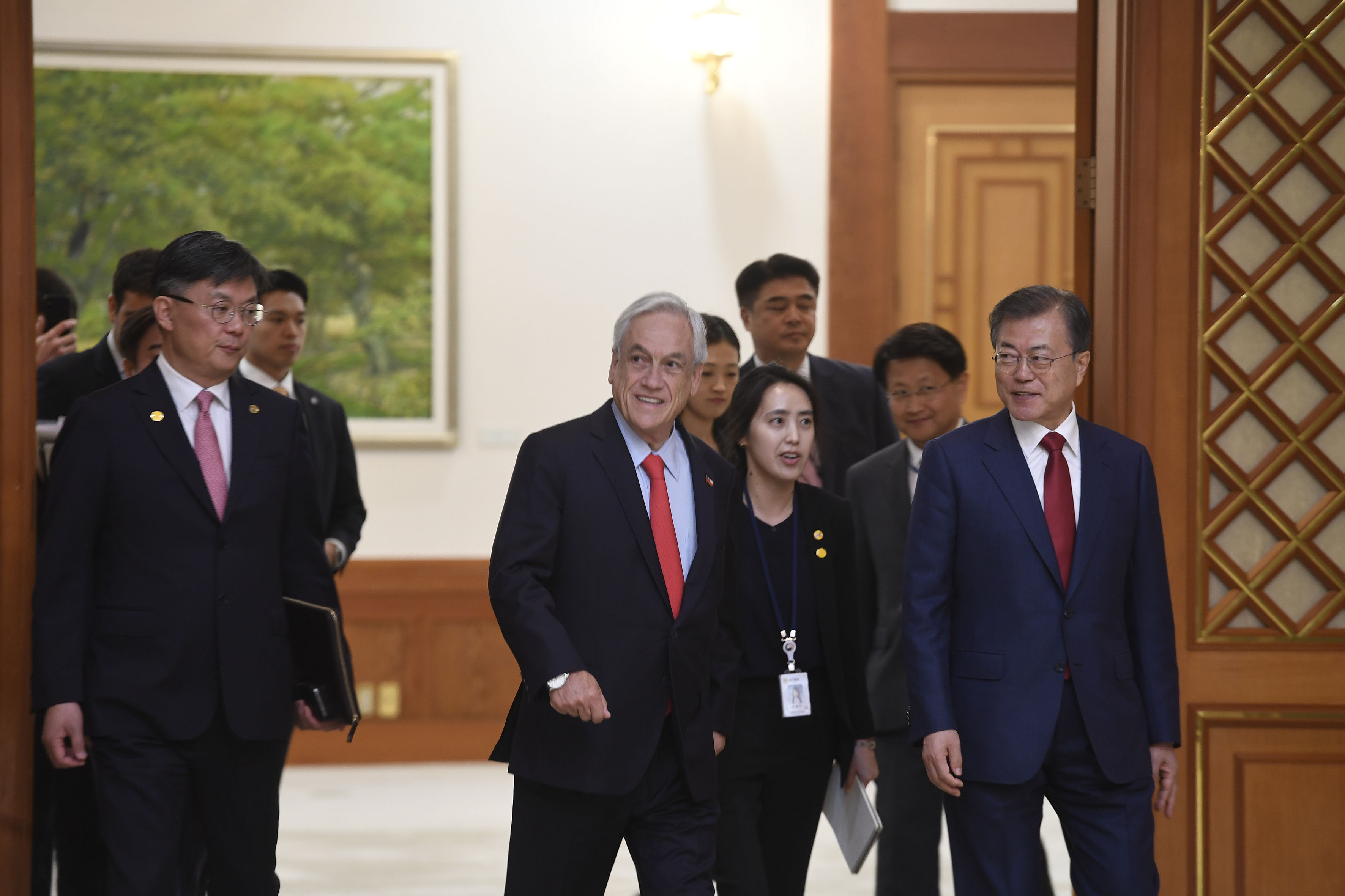 COREA DEL SUR - Presidente Sostiene Audiencia Y Firma Acuerdos Con ...