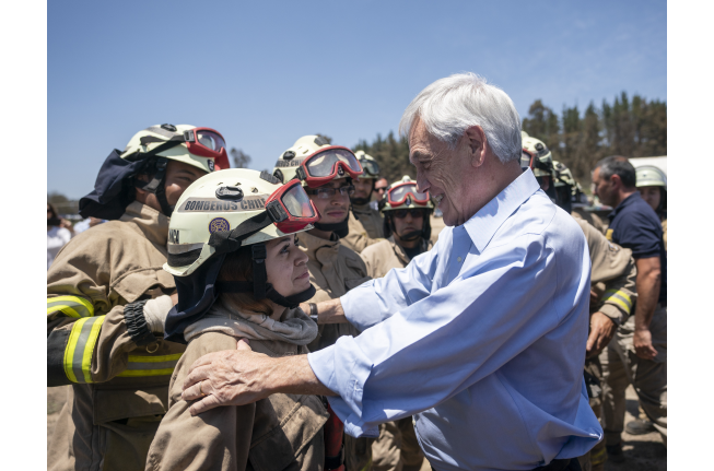 Presidente Recorre Sectores Afectados Por Incendios En Region De