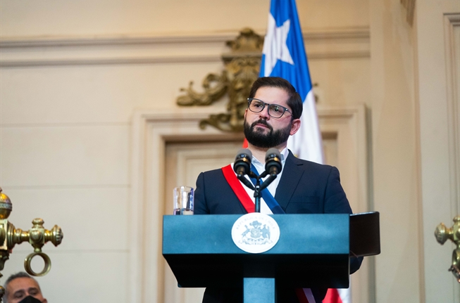 Presidente Gabriel Boric recibió la propuesta de Nueva Constitución -  Universidad de Chile
