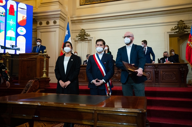 Presidente Gabriel Boric recibió la propuesta de Nueva Constitución -  Universidad de Chile